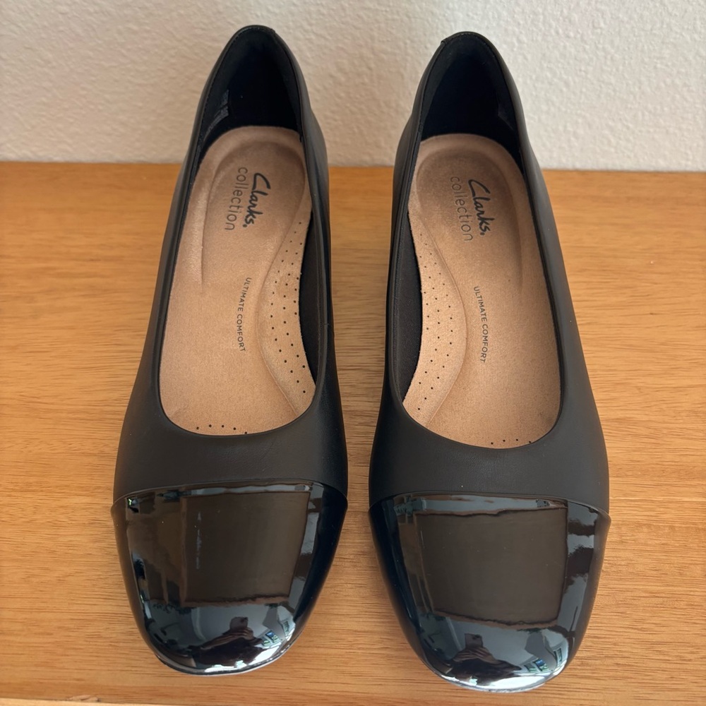 Clarks Collection Cap Toe Block Heel Pumps - Picture 9 of 11
